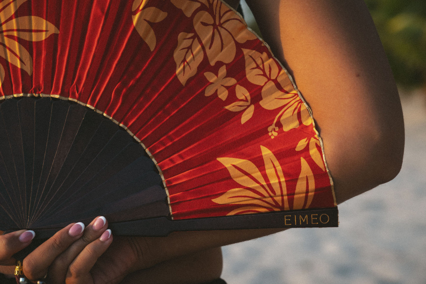 THE POE FAN - HERE RED