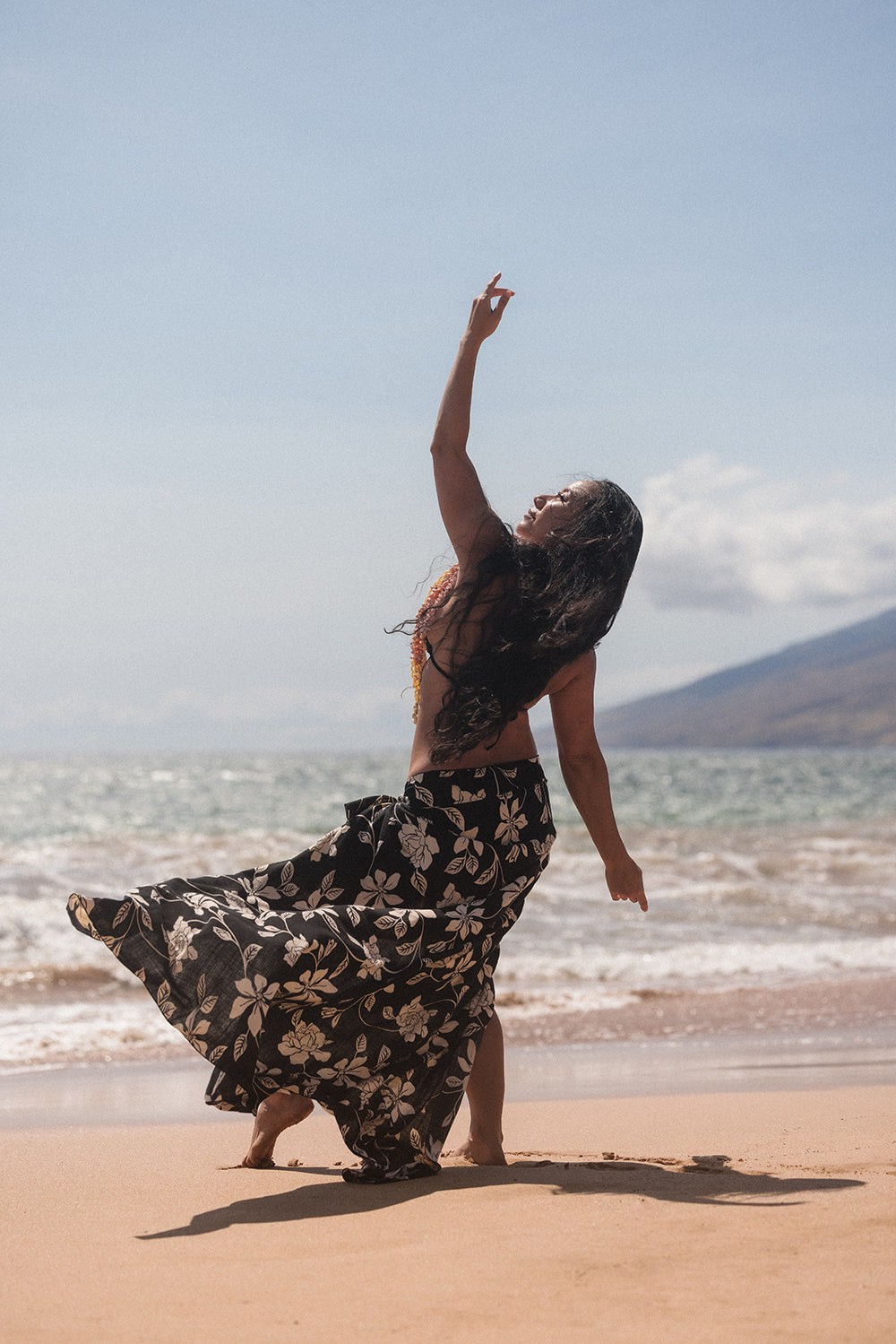 BEACH PAREO - TEINA BLACK