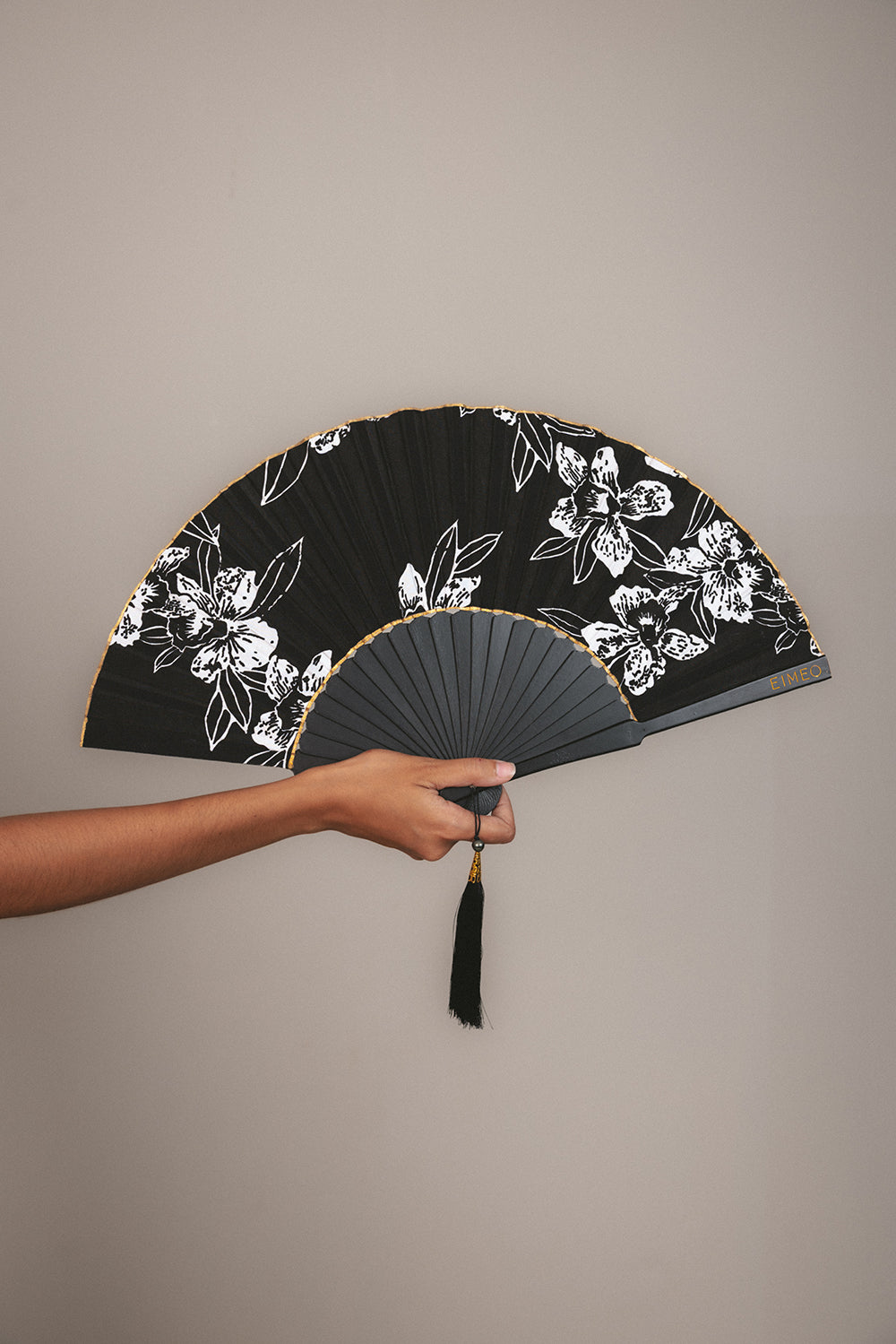 THE POE FAN - OKA BLACK